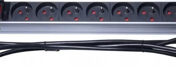 Panel energjie PremiumCord 1U, për raft 19″, 230V, i zi